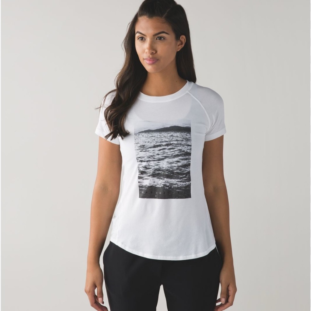 Lululemon Anahatasana Short Sleeve Tee in White Size 4